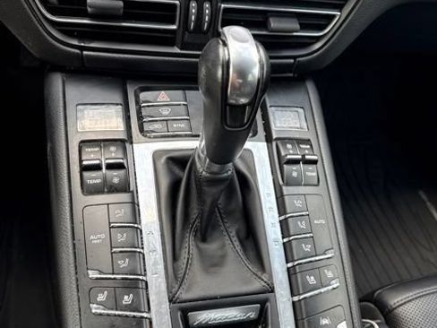 Used 2019 Porsche Macan AWD/4WD image 10
