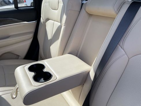 Certified 2024 Jeep Grand Cherokee Limited w/ Luxury Tech Group II image 41