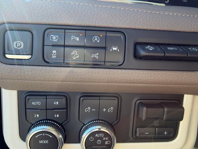 Used 2024 GMC Yukon Denali w/ Advanced Technology Package AWD/4WD image 24