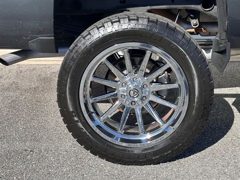 Used 2018 Chevrolet Silverado 1500 LT w/ All Star Edition image 32