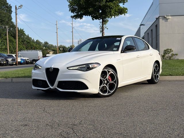Used 2023 Alfa Romeo Giulia Veloce AWD/4WD image 1