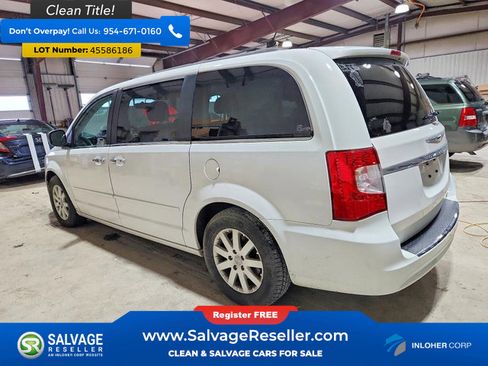 Used 2016 Chrysler Town & Country LX image 3