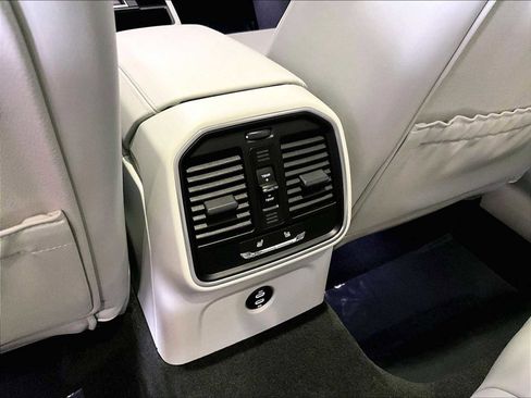 New 2026 Porsche Macan image 27