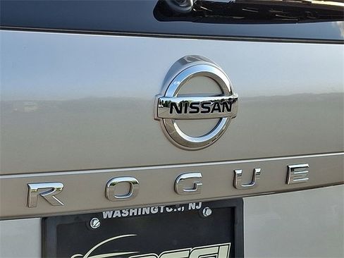 Used 2021 Nissan Rogue SL w/ Premium Package image 40