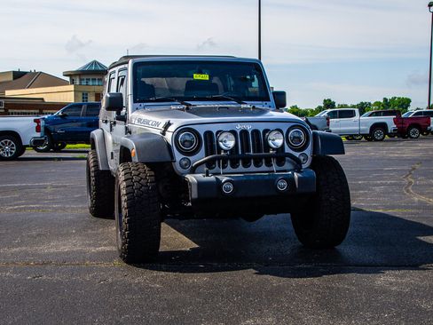 Used 2015 Jeep Wrangler Unlimited Rubicon w/ Connectivity Group AWD/4WD image 10