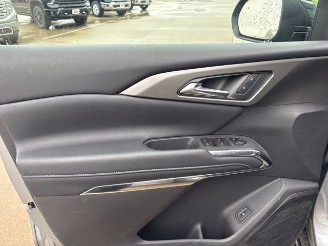Used 2026 Chevrolet Traverse LT w/ Driver Confidence Package AWD/4WD image 13