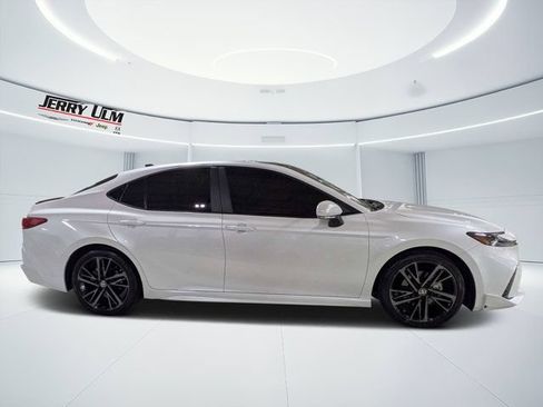 Used 2025 Toyota Camry XSE FWD image 2