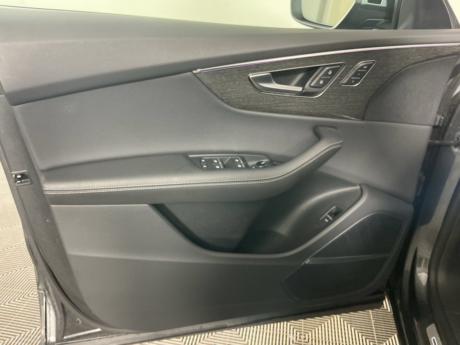 Used 2023 Audi Q8 Prestige AWD/4WD image 12