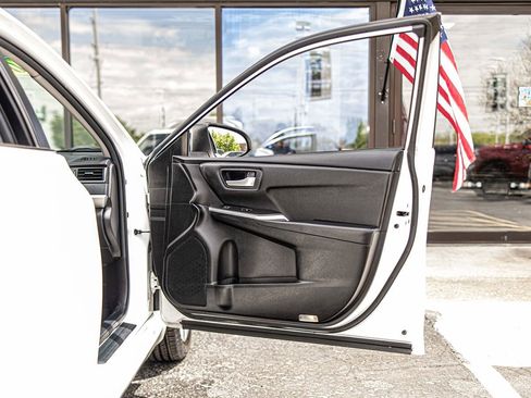 Used 2017 Toyota Camry SE FWD image 38