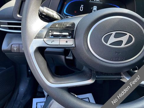 Used 2025 Hyundai Elantra SE FWD image 14