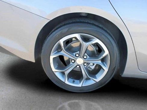 Used 2022 Chevrolet Malibu LT image 25