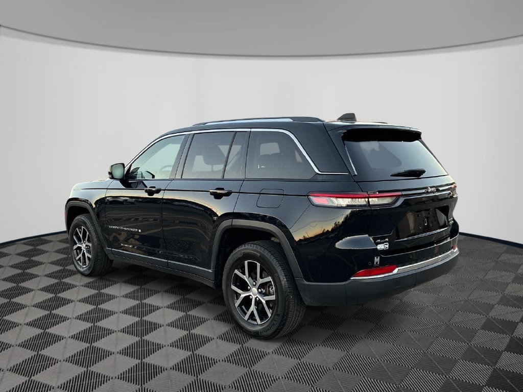 Used 2023 Jeep Grand Cherokee Limited AWD/4WD image 5