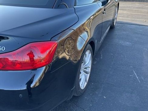 Used 2015 INFINITI Q60 Convertible w/ Premium Package image 2