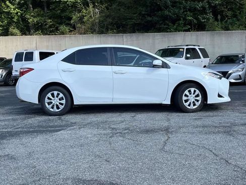 Used 2017 Toyota Corolla L FWD image 2