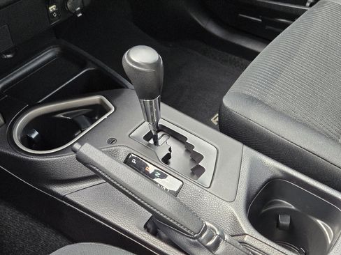 Used 2017 Toyota RAV4 LE image 9