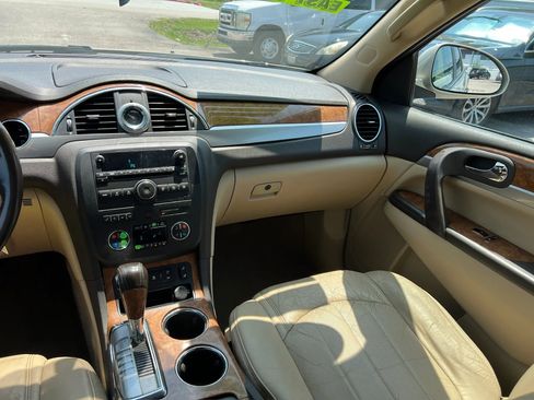 Used 2011 Buick Enclave CXL FWD image 18