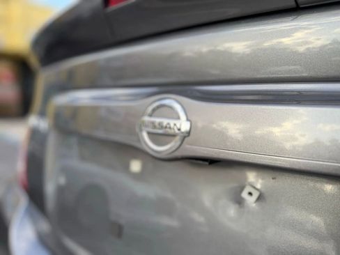 Used 2018 Nissan Versa SV FWD image 12