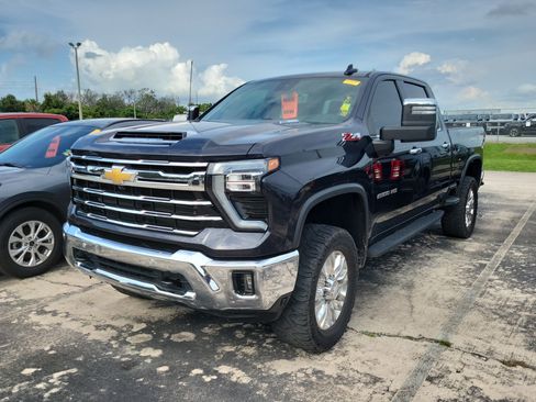 Used 2024 Chevrolet Silverado 2500 LTZ w/ LTZ Plus Package AWD/4WD image 3