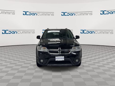 Used 2017 Dodge Journey SXT w/ Comfort/Convenience Group FWD image 3