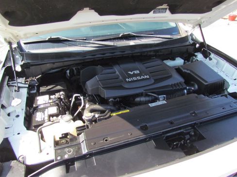 Used 2018 Nissan Titan SV w/ SV Convenience Package image 23