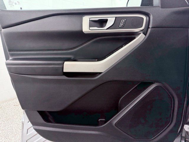Used 2022 Ford Explorer XLT w/ Class IV Trailer Tow Package RWD image 14
