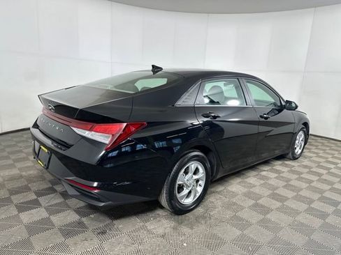 Used 2023 Hyundai Elantra SE w/ Cargo Package image 3