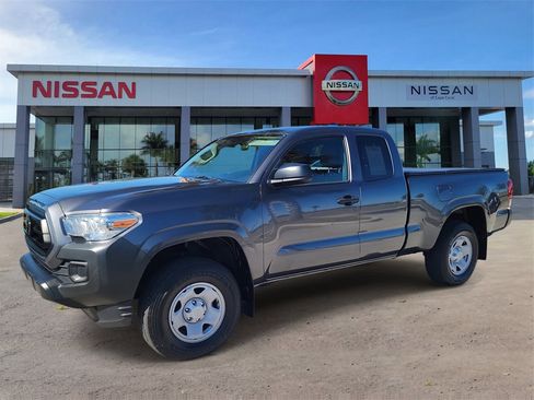 Used 2022 Toyota Tacoma SR image 9