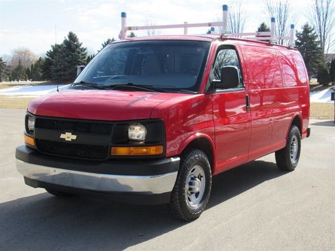 Used 2017 Chevrolet Express 3500 image 3