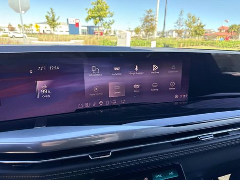 Used 2025 Cadillac Escalade ESV Sport image 25