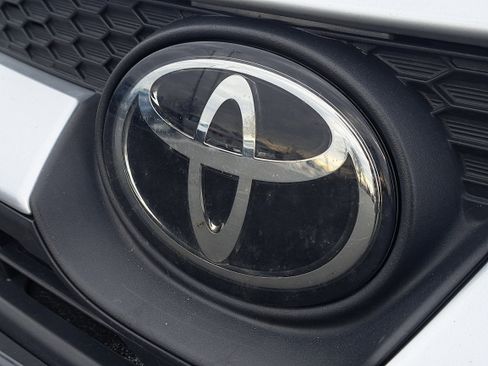 Certified 2023 Toyota Corolla LE image 9