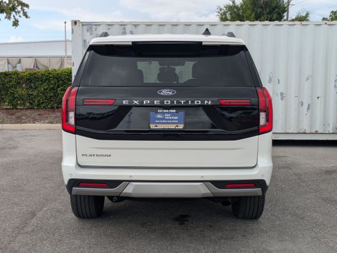 Certified 2025 Ford Expedition Platinum w/ Driver's Package AWD/4WD image 5