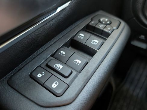 New 2026 RAM 1500 4x4 Crew Cab image 39