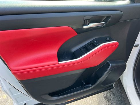 Used 2021 Toyota Highlander XSE image 11