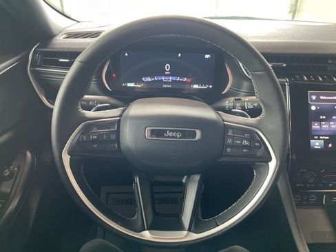 Used 2023 Jeep Grand Cherokee L Laredo image 17