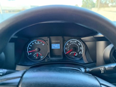 Used 2017 Toyota Tacoma SR image 11