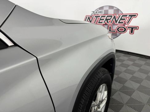 Used 2019 Chevrolet Traverse LT AWD/4WD image 32