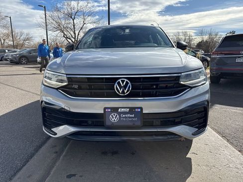 Certified 2022 Volkswagen Tiguan SE R-Line image 9