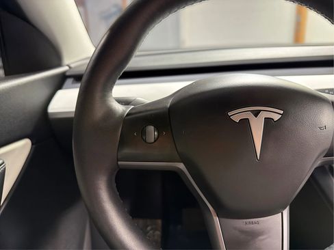 Used 2021 Tesla Model Y Long Range image 30