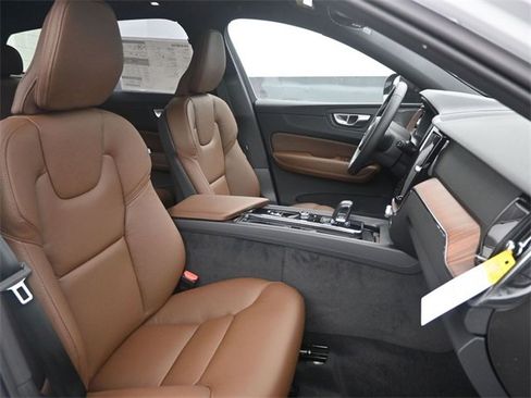 Used 2025 Volvo XC60 B5 Plus w/ Climate Package image 33