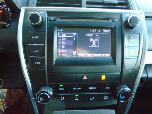 Used 2016 Toyota Camry SE image 18