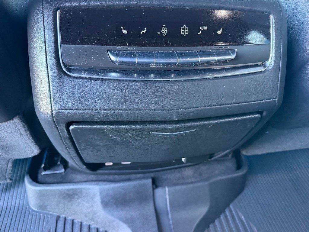Used 2021 Cadillac Escalade Premium Luxury AWD/4WD image 15