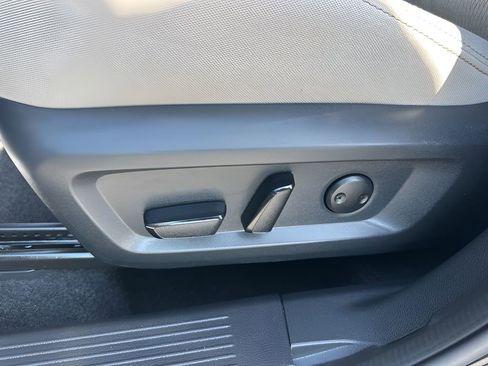 Used 2025 Nissan Rogue SV image 11