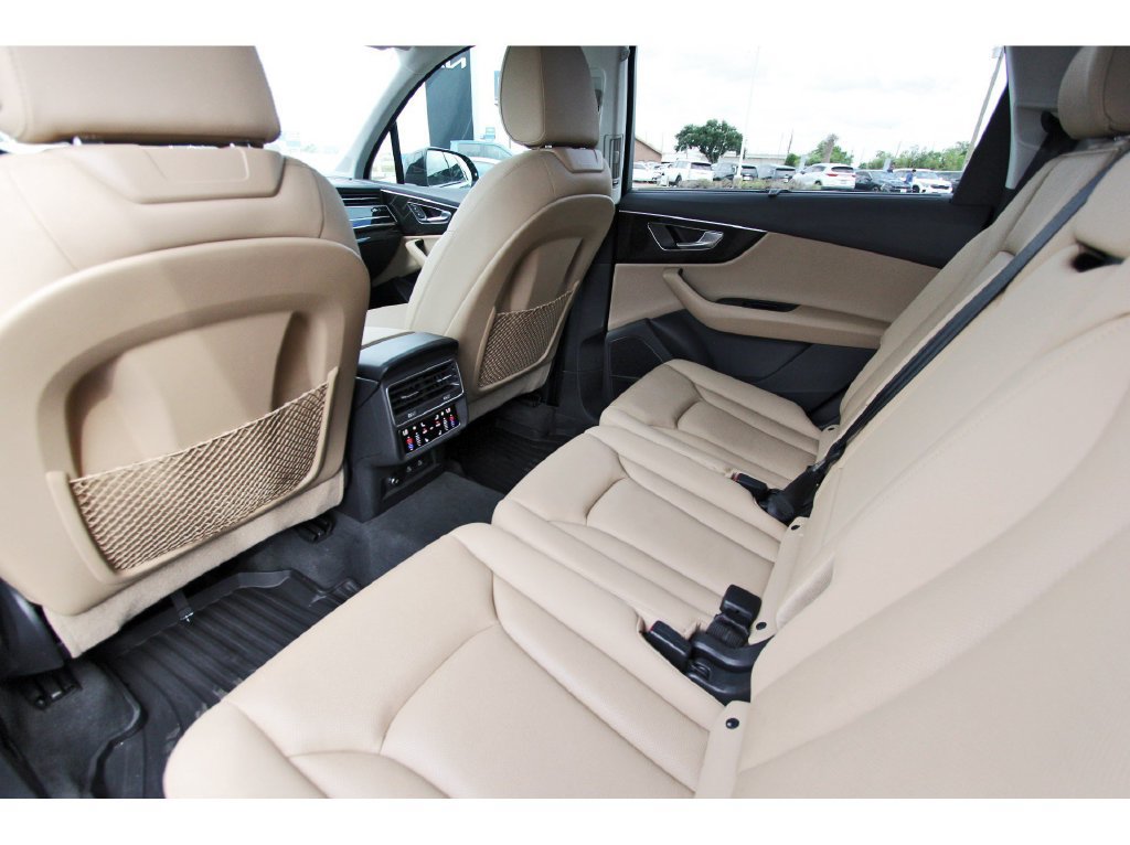 Used 2022 Audi Q7 2.0T Premium Plus w/ Premium Plus Package AWD/4WD image 35