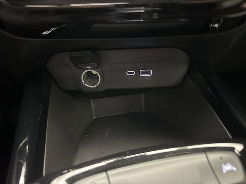 Used 2025 Chevrolet Trax LT w/ LT Convenience Package FWD image 27
