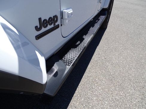 Used 2021 Jeep Wrangler Unlimited Sahara AWD/4WD image 47