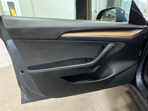 Used 2022 Tesla Model 3 Long Range AWD/4WD image 10