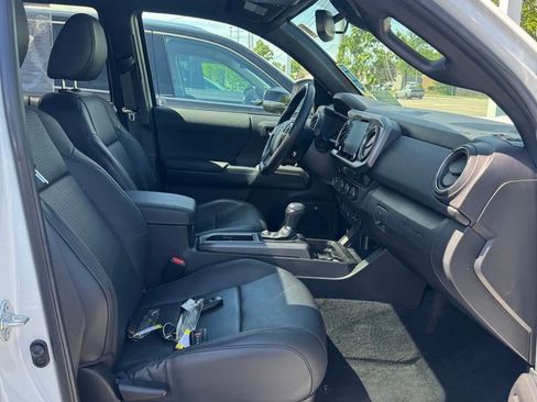 Used 2023 Toyota Tacoma TRD Sport w/ TRD Premium Sport Package AWD/4WD image 27