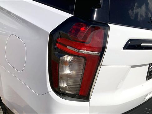 Used 2023 Chevrolet Suburban RST image 32