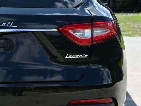Used 2017 Maserati Levante AWD/4WD image 9