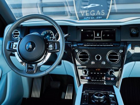 Used 2022 Rolls-Royce Cullinan Black Badge w/ Dark Exterior Package image 55